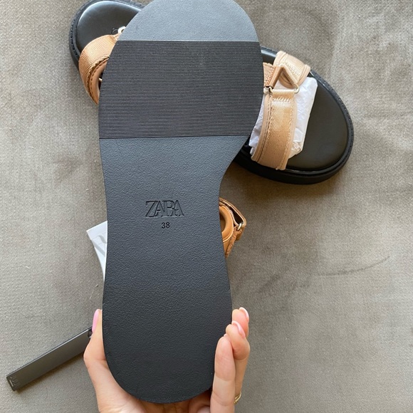 ✅SOLD✅Zara FLAT STRAPPY SANDALS - Picture 12 of 14